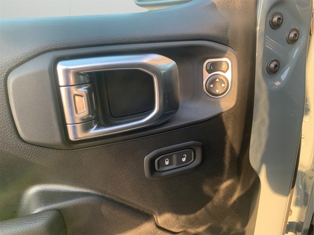 new 2025 Jeep Gladiator car, priced at $42,899