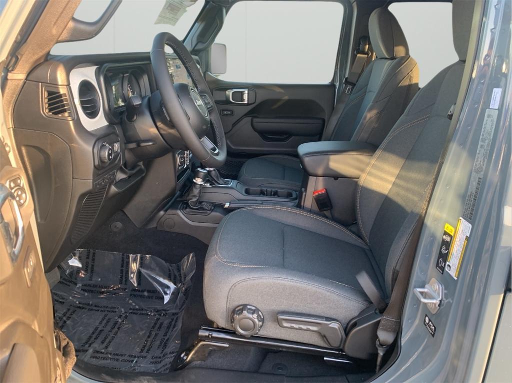new 2025 Jeep Gladiator car, priced at $42,899