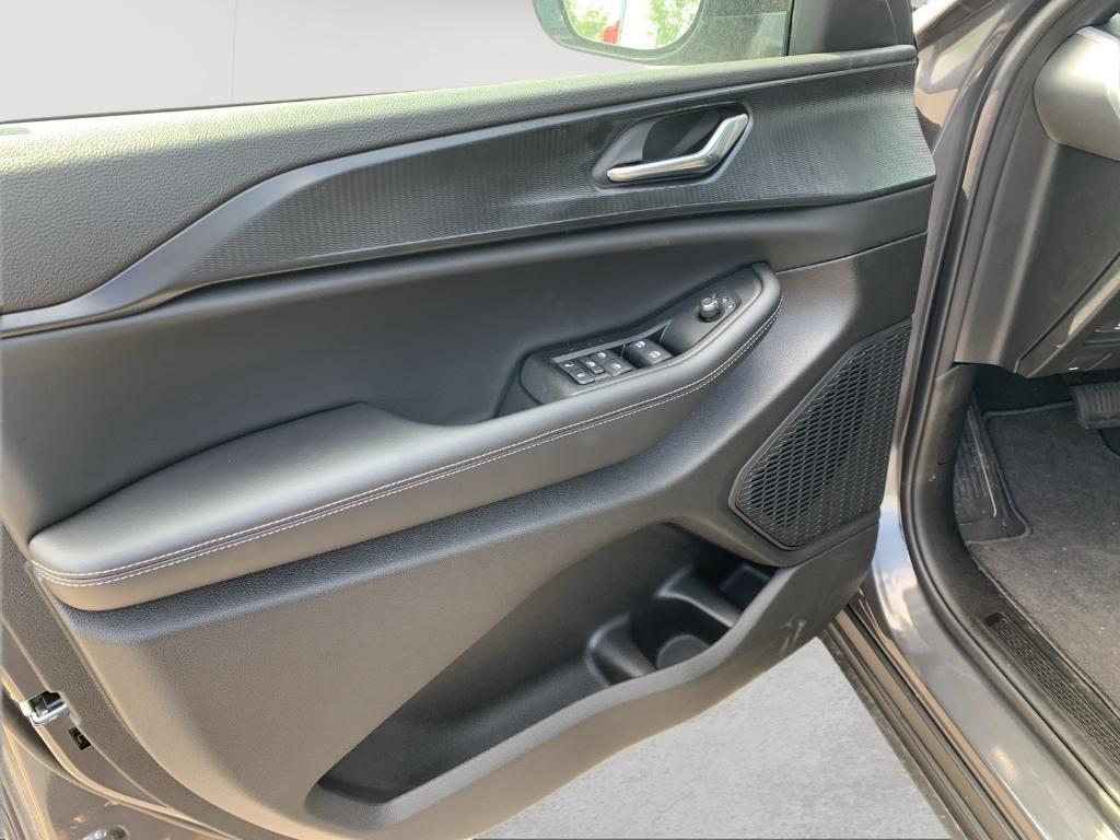 new 2025 Jeep Grand Cherokee car, priced at $39,114