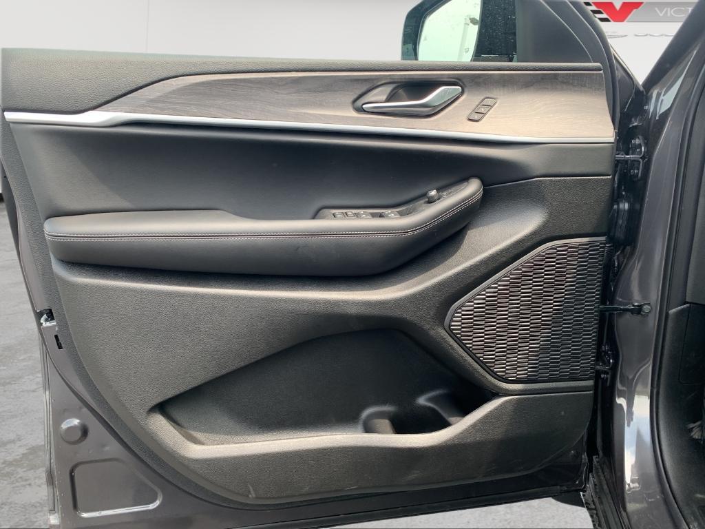 new 2025 Jeep Grand Cherokee L car, priced at $48,392