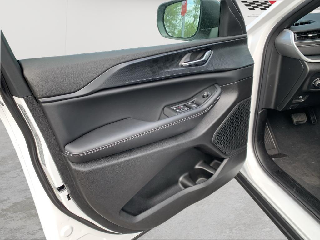 new 2025 Jeep Grand Cherokee car, priced at $36,380