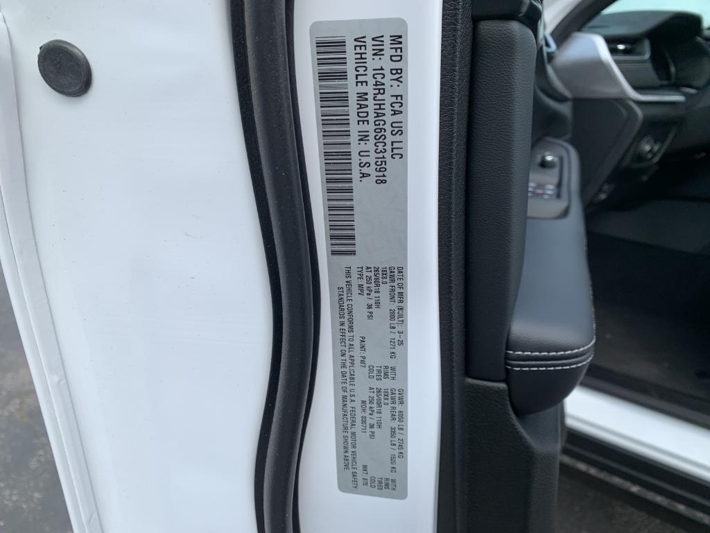 new 2025 Jeep Grand Cherokee car, priced at $36,380