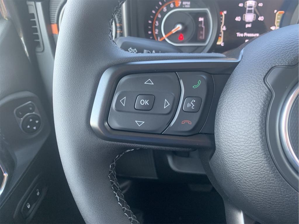 new 2025 Jeep Gladiator car, priced at $50,037