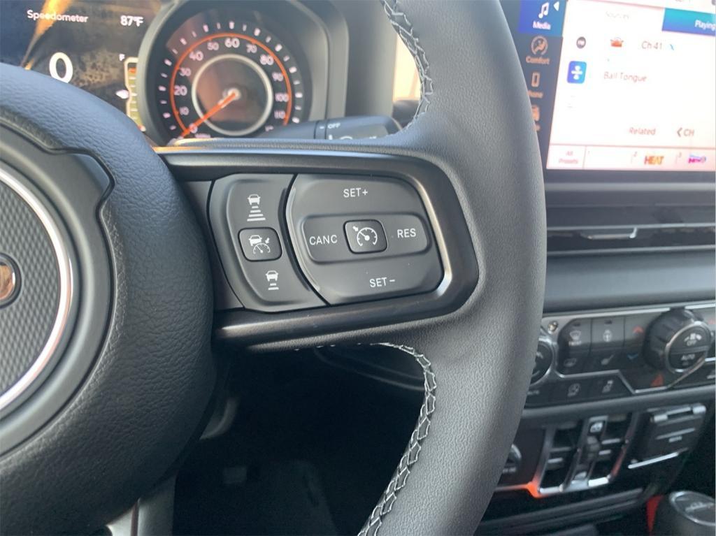 new 2025 Jeep Gladiator car, priced at $43,290