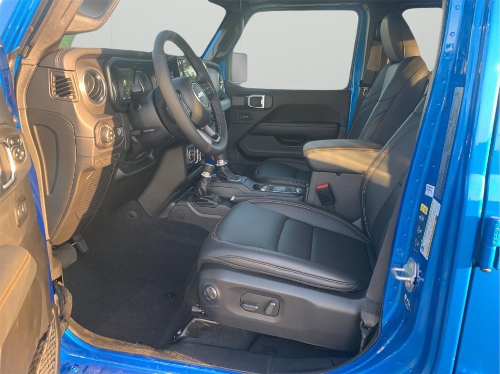 new 2025 Jeep Gladiator car, priced at $43,290