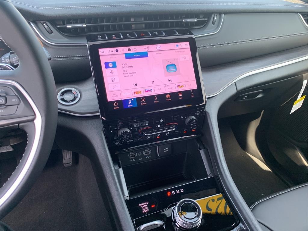 new 2025 Jeep Grand Cherokee car, priced at $47,092