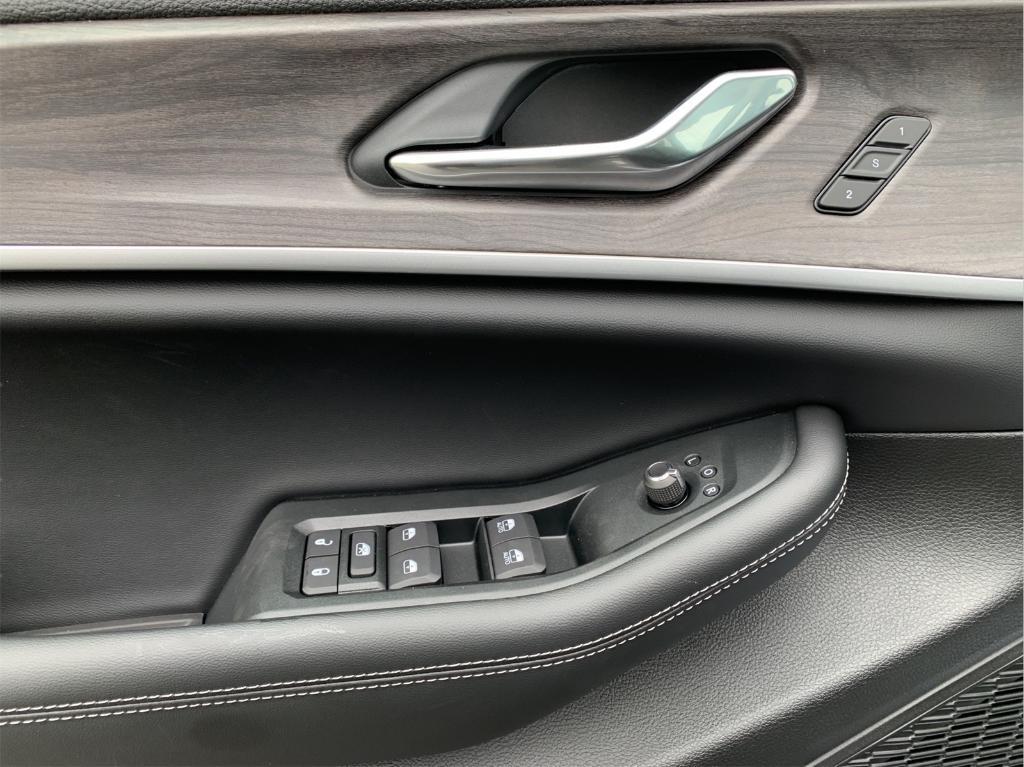 new 2025 Jeep Grand Cherokee L car, priced at $48,009