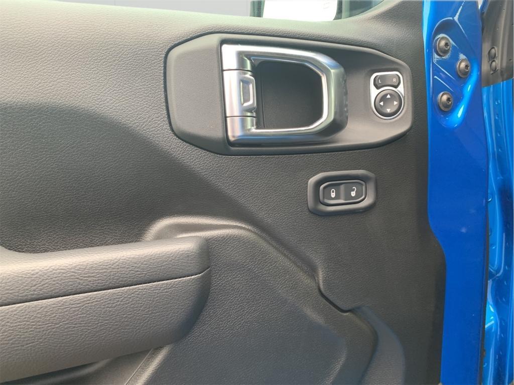 new 2025 Jeep Wrangler car, priced at $43,048