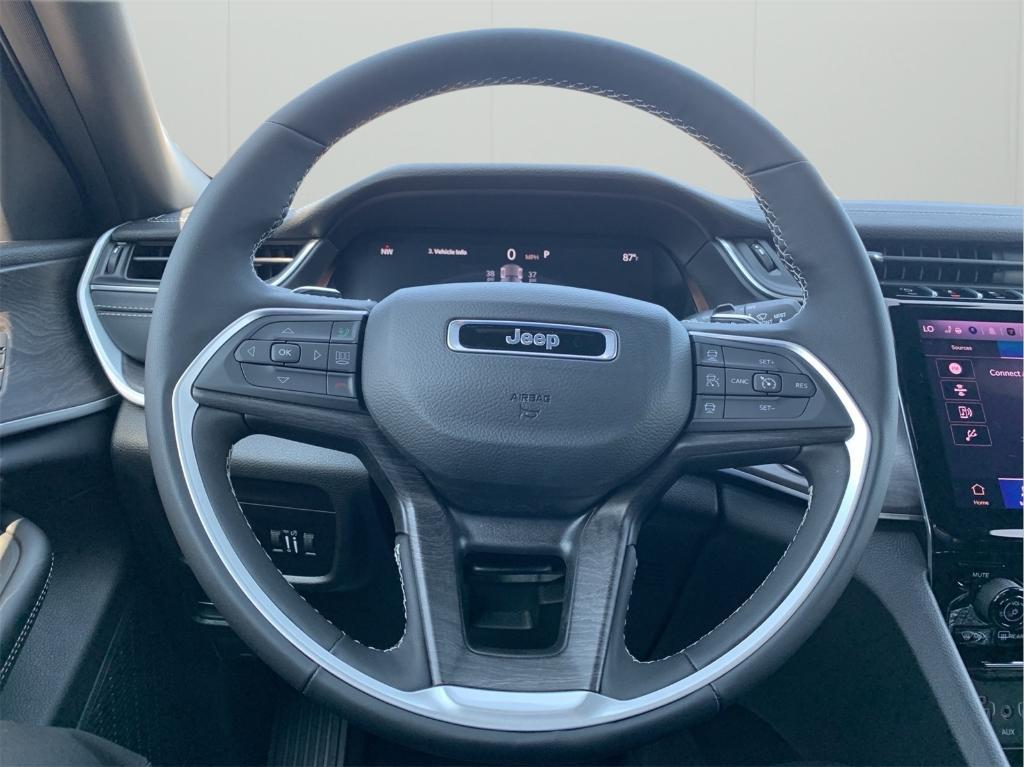new 2025 Jeep Grand Cherokee car, priced at $47,092