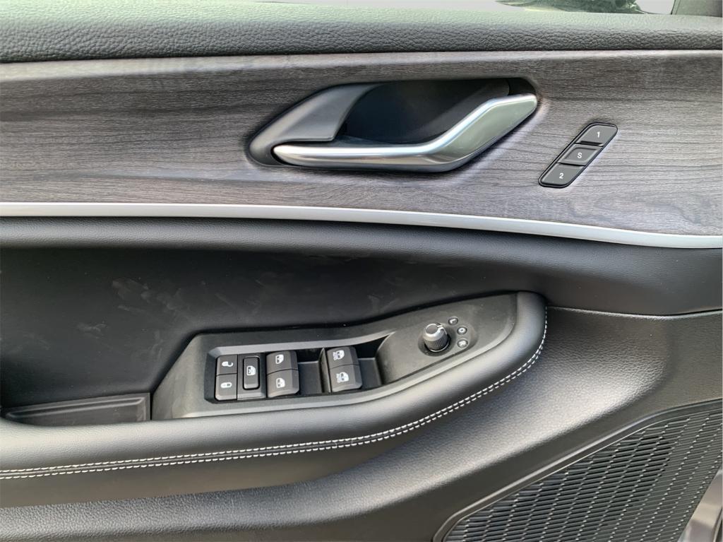 new 2025 Jeep Grand Cherokee car, priced at $41,256