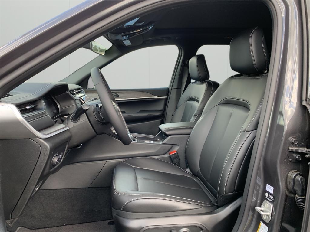 new 2025 Jeep Grand Cherokee car, priced at $41,256