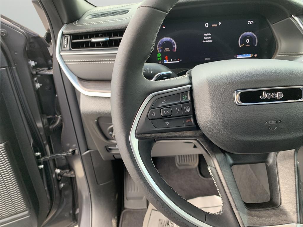 new 2025 Jeep Grand Cherokee car, priced at $41,256