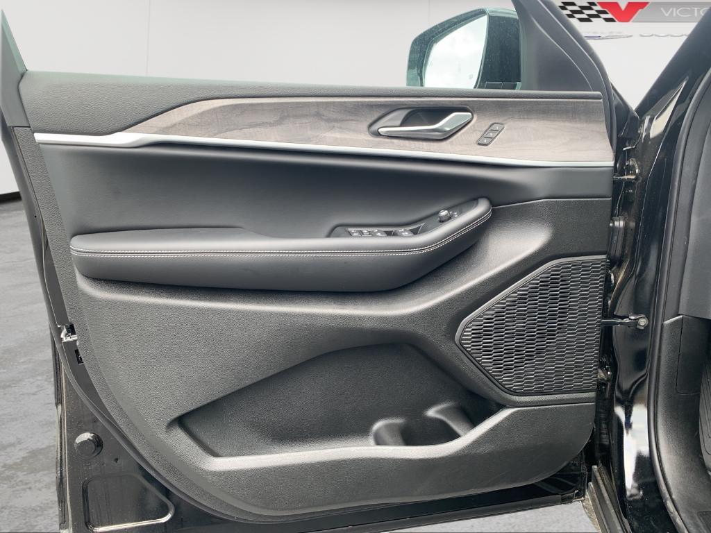 new 2025 Jeep Grand Cherokee car, priced at $46,709