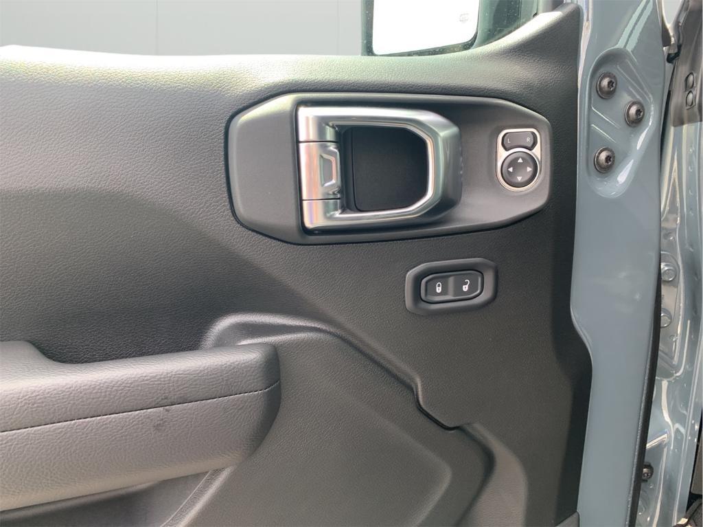 new 2025 Jeep Wrangler car, priced at $43,048