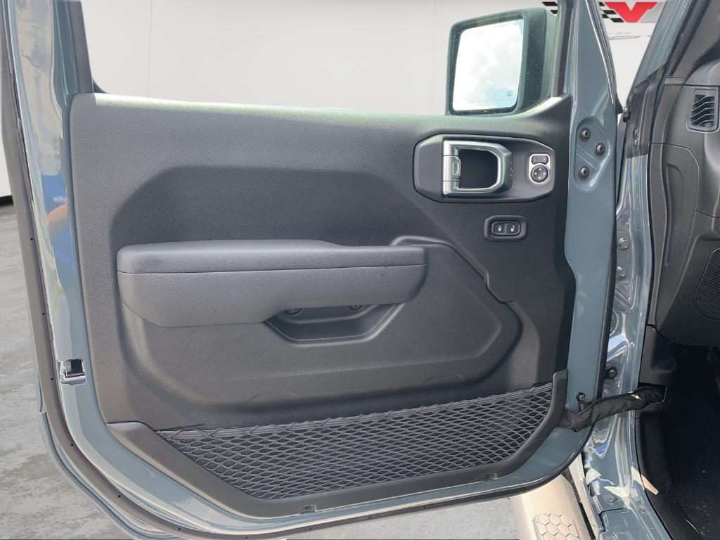new 2025 Jeep Wrangler car, priced at $43,048