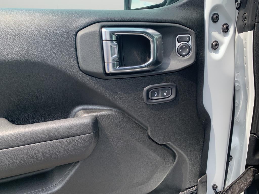 new 2025 Jeep Wrangler car, priced at $42,512