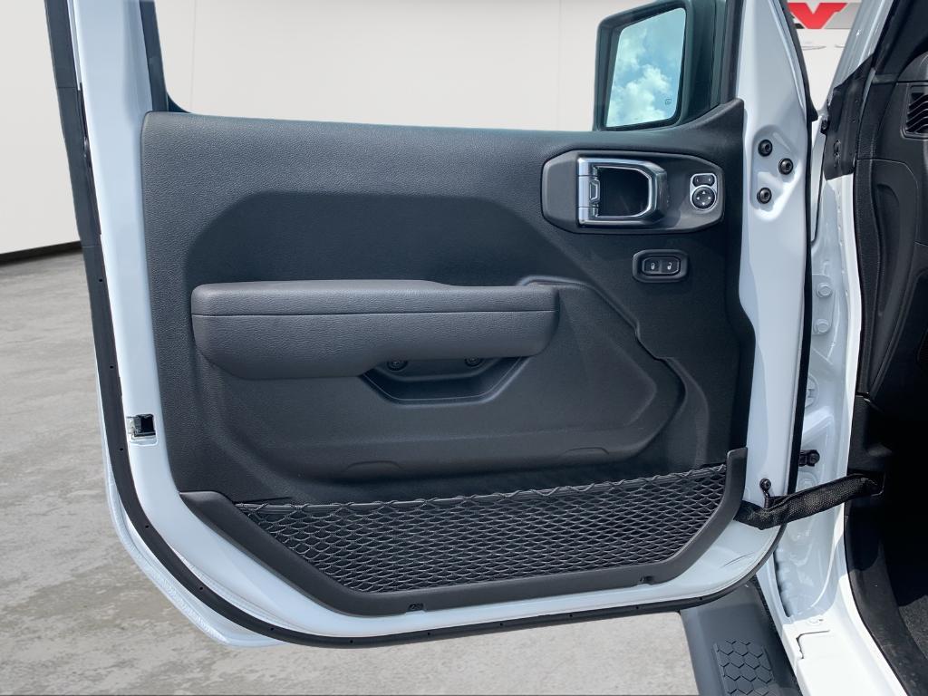 new 2025 Jeep Wrangler car, priced at $42,512