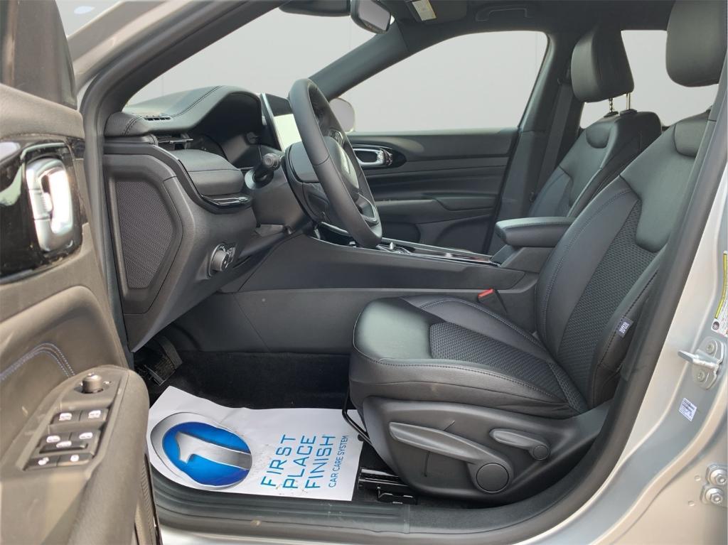 new 2025 Jeep Compass car, priced at $27,386