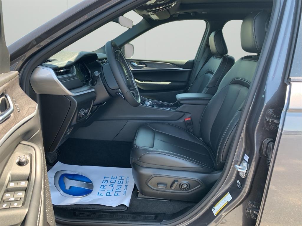 new 2025 Jeep Grand Cherokee L car, priced at $45,556