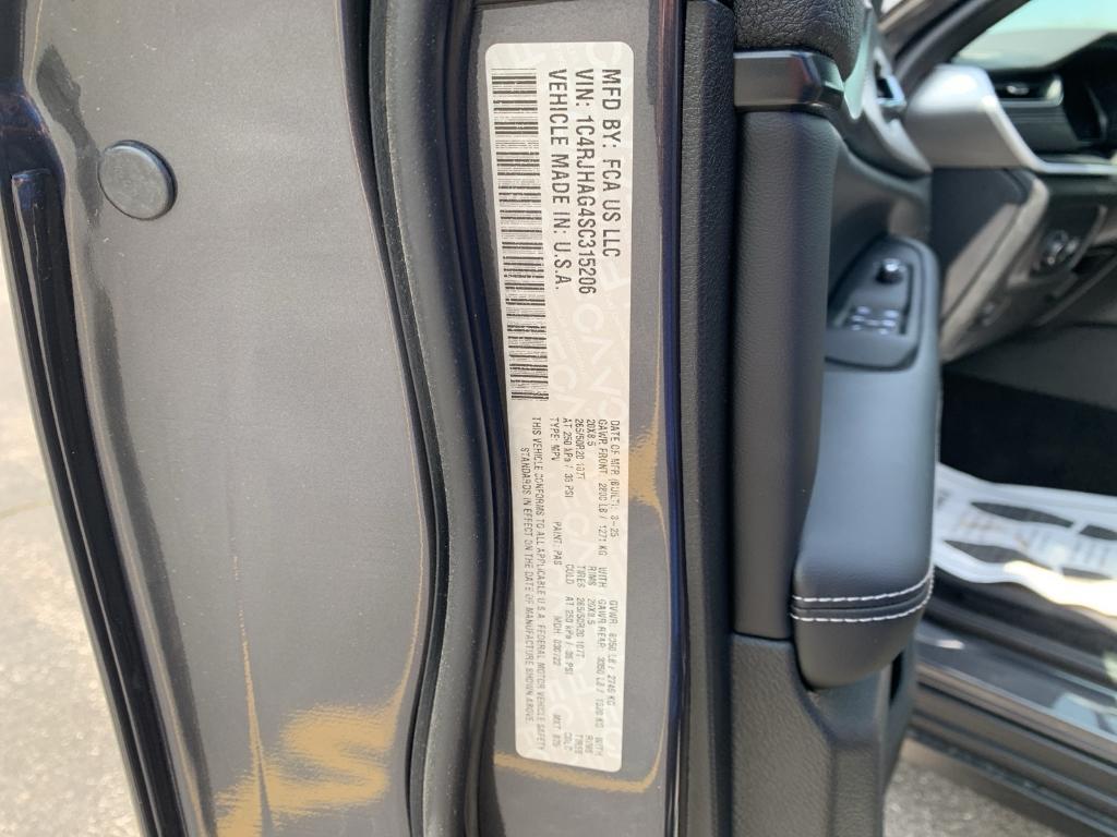 new 2025 Jeep Grand Cherokee car, priced at $39,314