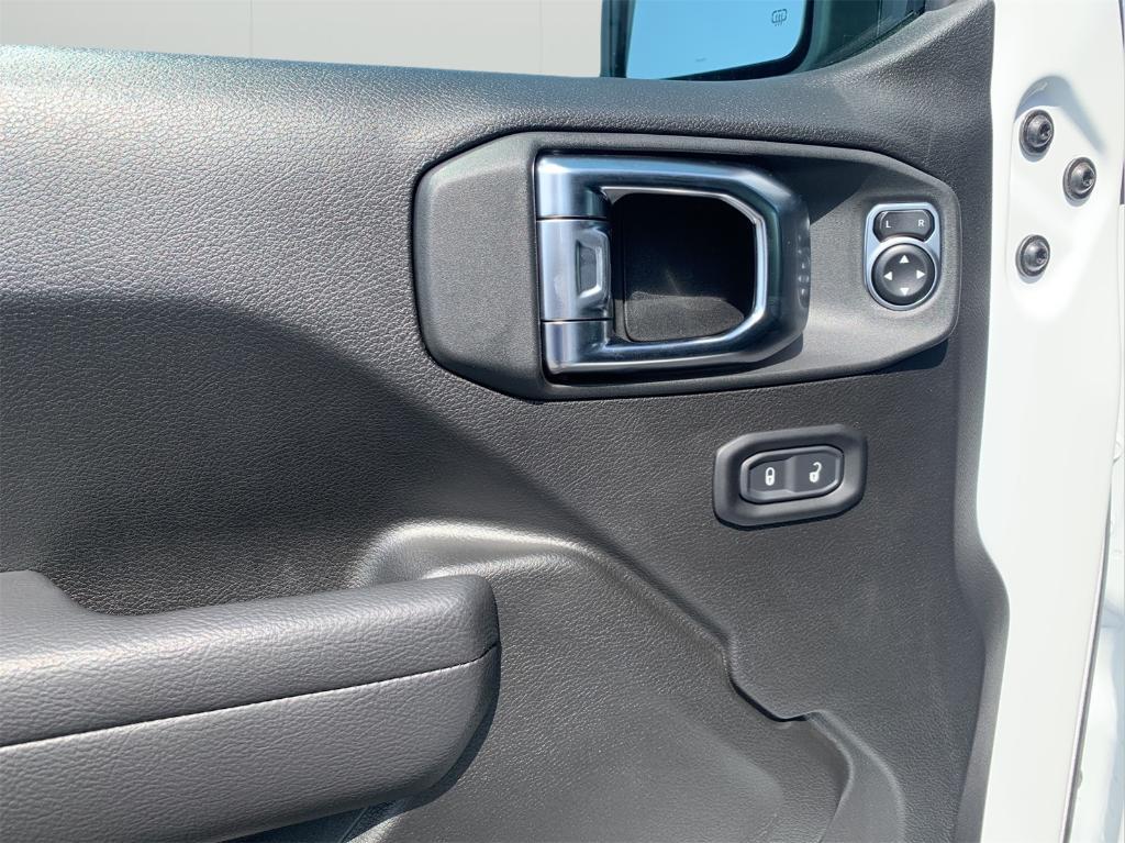 new 2025 Jeep Wrangler car, priced at $41,174