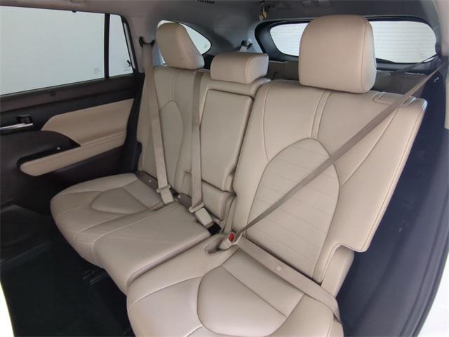 used 2022 Toyota Highlander car, priced at $32,500