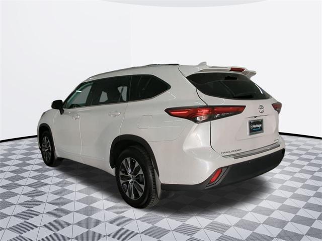 used 2022 Toyota Highlander car, priced at $32,500
