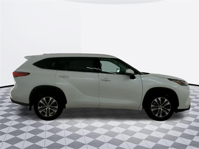 used 2022 Toyota Highlander car, priced at $32,500