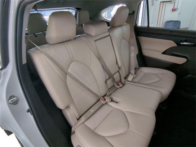 used 2022 Toyota Highlander car, priced at $32,500