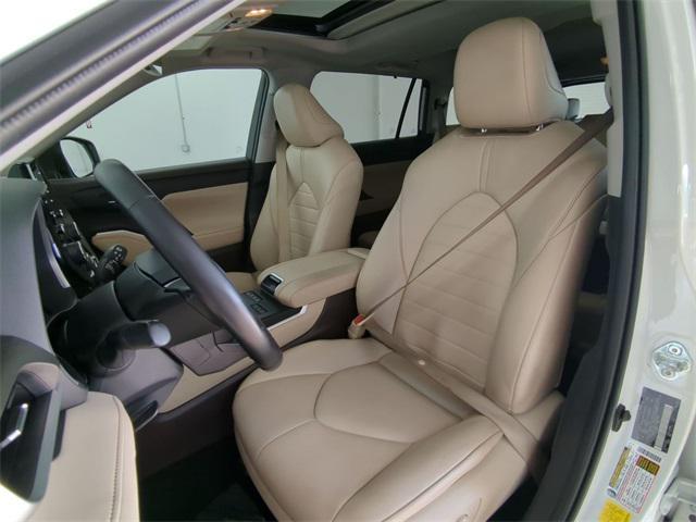 used 2022 Toyota Highlander car, priced at $32,500