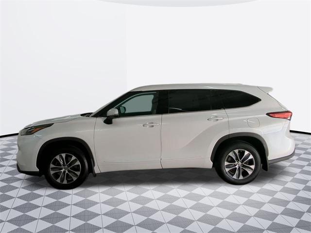used 2022 Toyota Highlander car, priced at $32,500