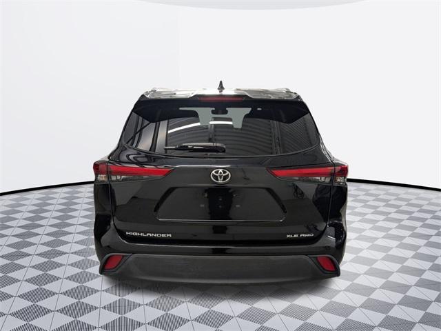 used 2022 Toyota Highlander car, priced at $35,500