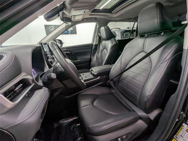 used 2022 Toyota Highlander car, priced at $35,500