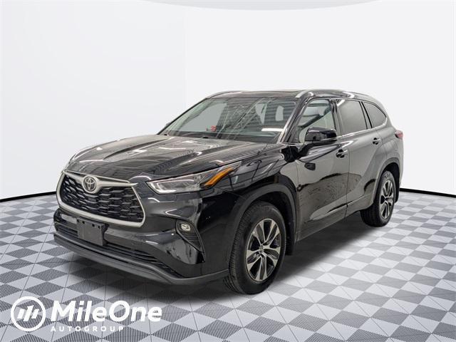 used 2022 Toyota Highlander car, priced at $35,500
