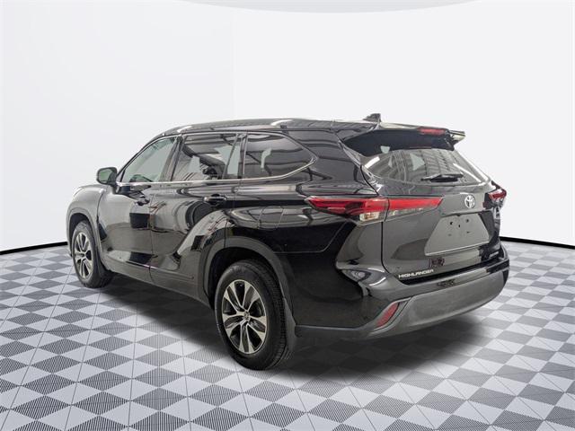 used 2022 Toyota Highlander car, priced at $35,500