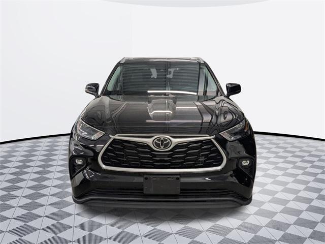 used 2022 Toyota Highlander car, priced at $35,500