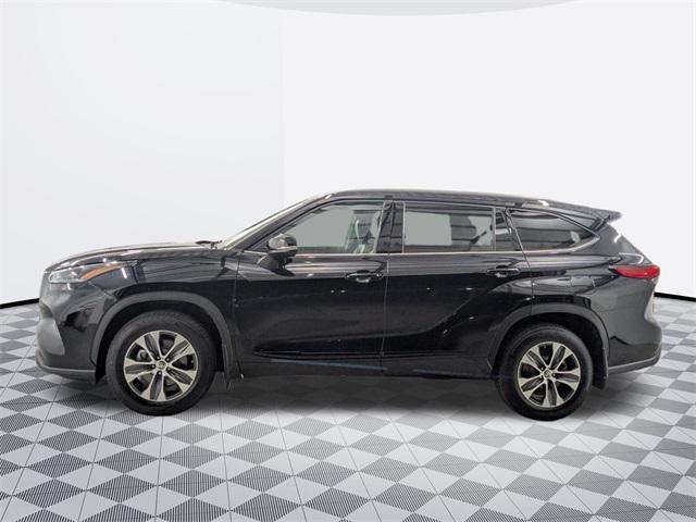 used 2022 Toyota Highlander car, priced at $35,500