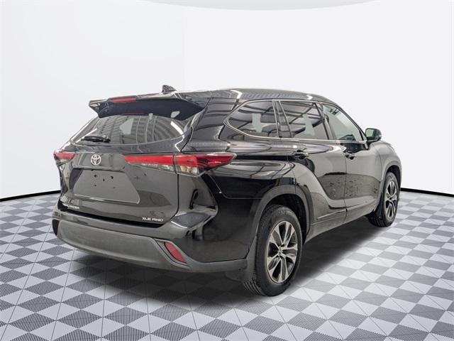 used 2022 Toyota Highlander car, priced at $35,500