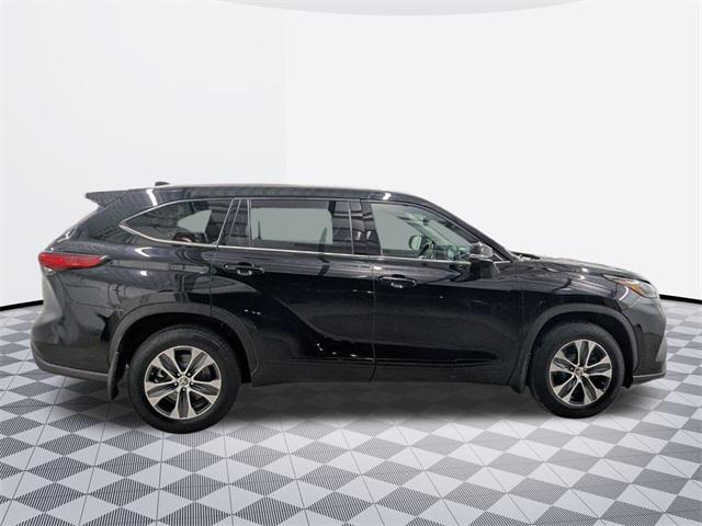 used 2022 Toyota Highlander car, priced at $35,500