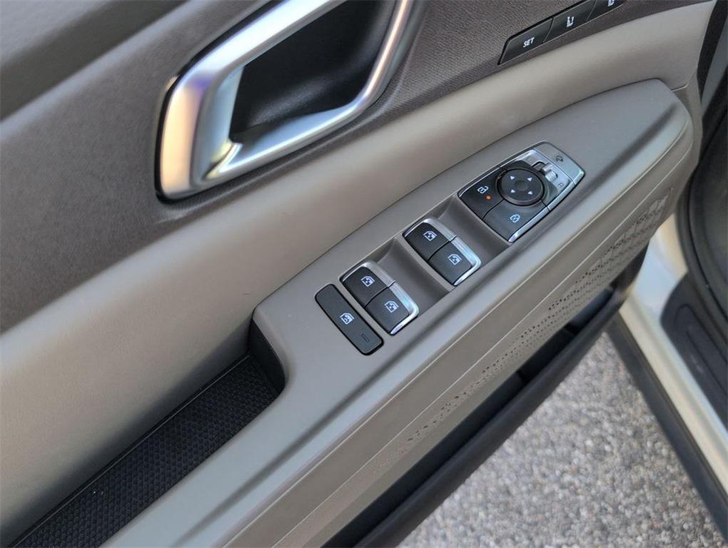 used 2025 Kia Carnival Hybrid car, priced at $41,977