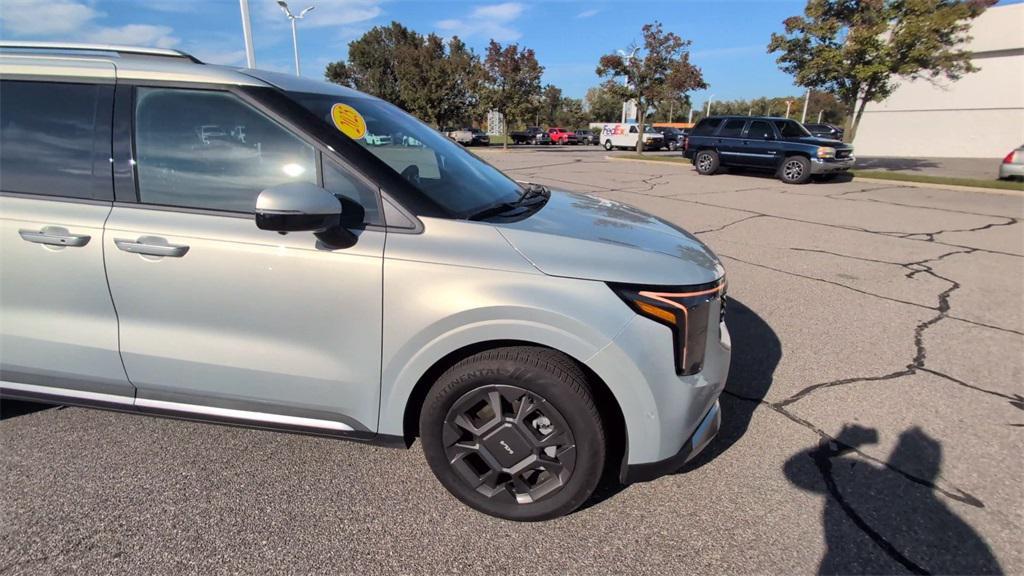 used 2025 Kia Carnival Hybrid car, priced at $41,977