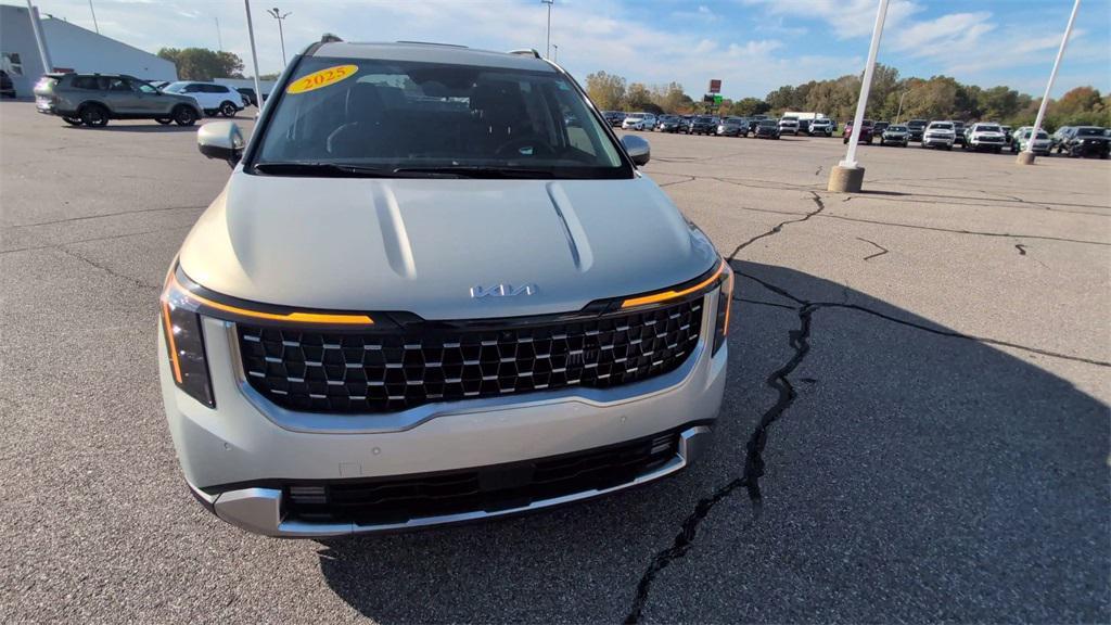 used 2025 Kia Carnival Hybrid car, priced at $41,977