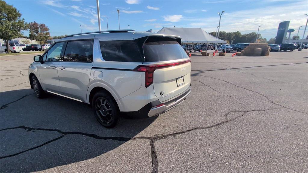used 2025 Kia Carnival Hybrid car, priced at $41,977