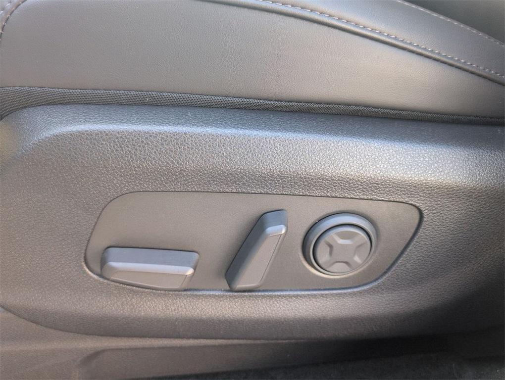 used 2025 Kia Carnival Hybrid car, priced at $41,977