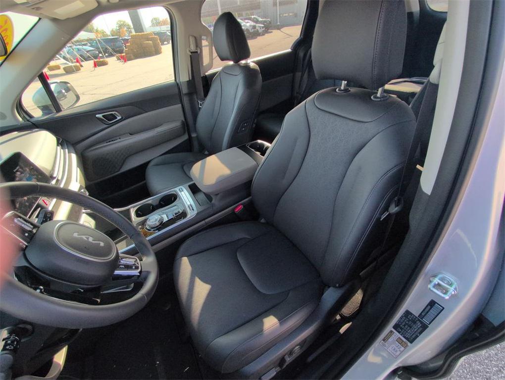 used 2025 Kia Carnival Hybrid car, priced at $41,977