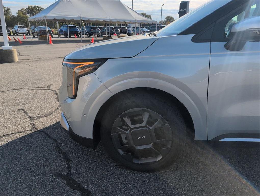 used 2025 Kia Carnival Hybrid car, priced at $41,977