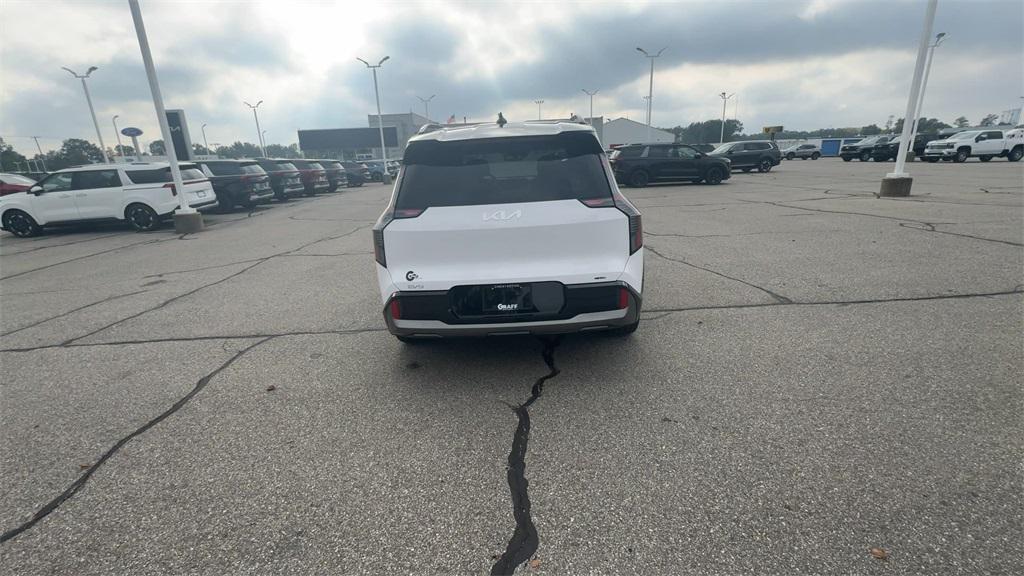 new 2026 Kia EV9 car, priced at $70,432