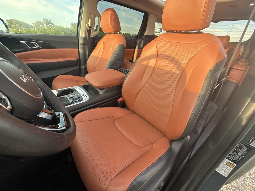 used 2025 Kia Carnival car, priced at $46,477