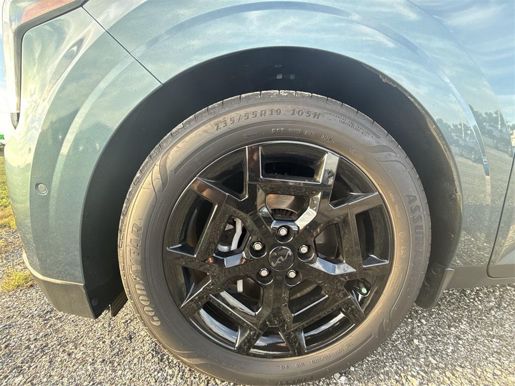 used 2025 Kia Carnival car, priced at $46,477