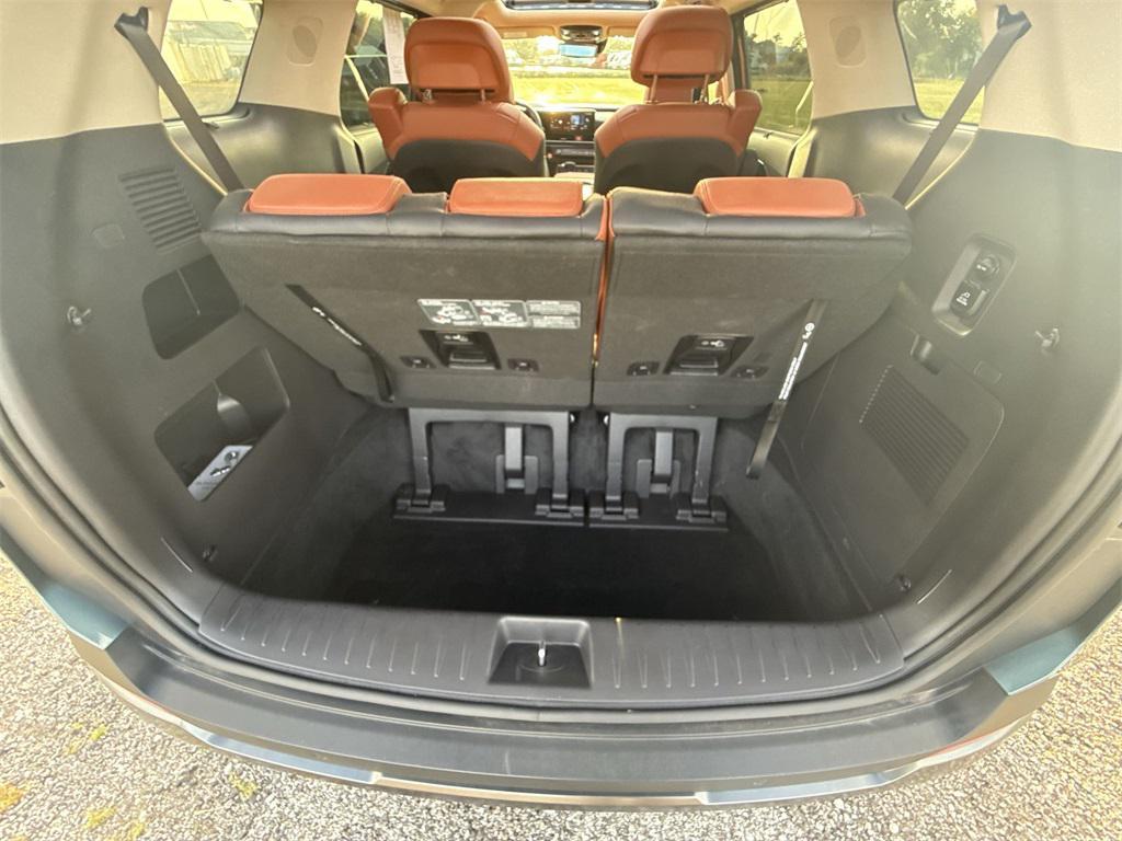 used 2025 Kia Carnival car, priced at $46,477